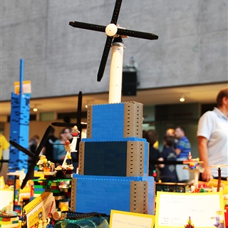 LEGO® Store Show - Galéria - Build The Change