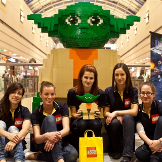 LEGO® Store Show - Galéria - Yoda™ építés