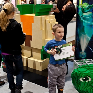 LEGO® Store Show - Galéria - Yoda™ építés